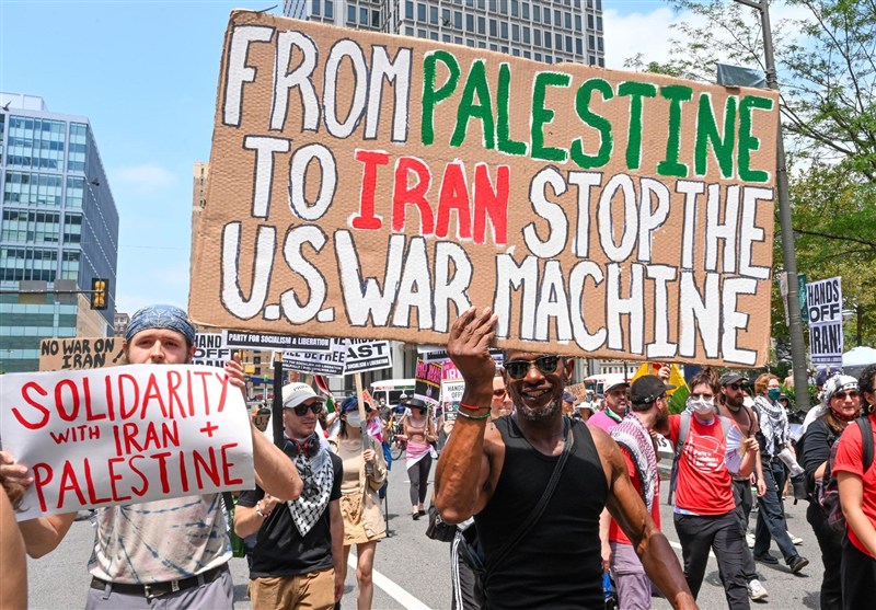 راهپیمایی مردم انگلیس در مخالفت با هرگونه ماجراجویی آمریکا علیه ایران