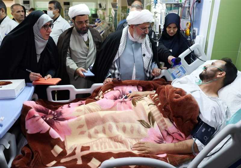 عیادت نمایندگان امام خامنه‌ای از جانبازان